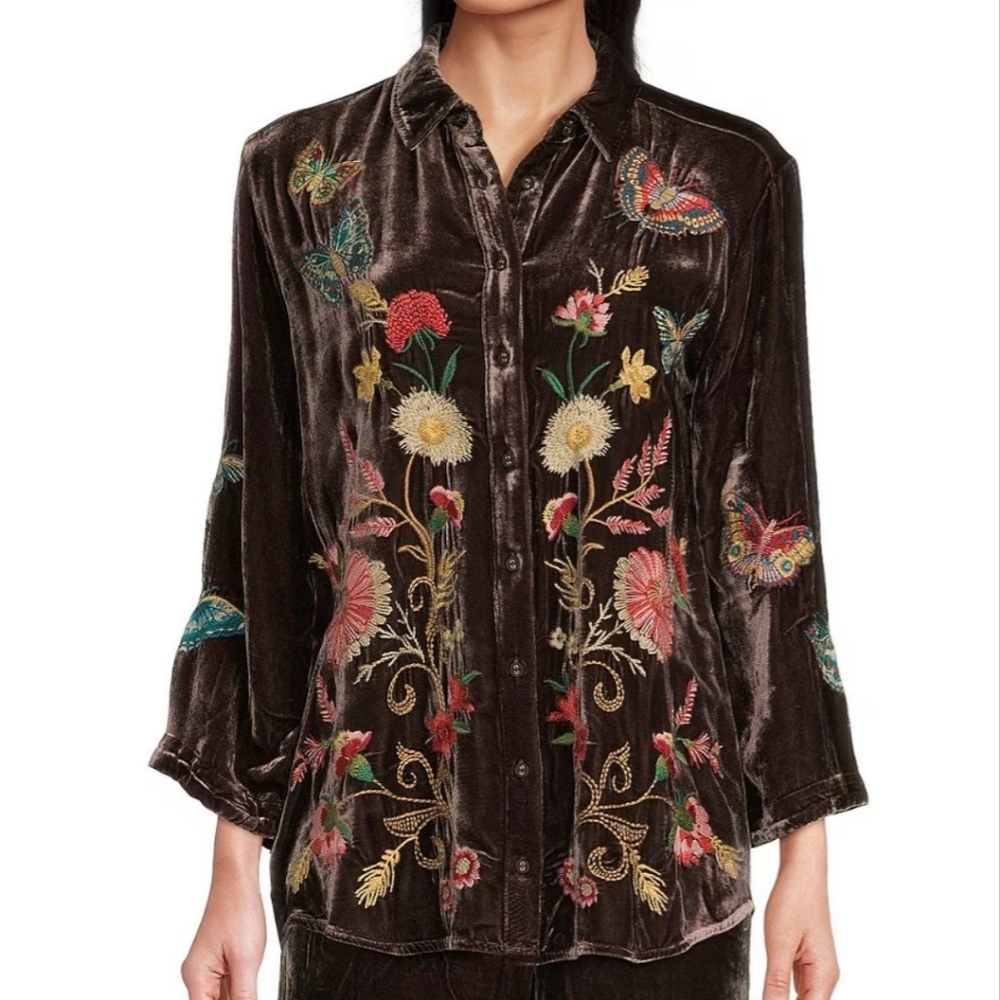 NWT Johnny Was Embroidered velvet floral point collar long kimono sleeve button